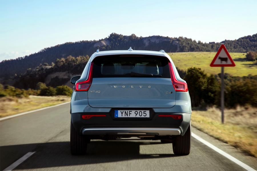  Volvo XC40 D4 Momentum 2017 года  (WW) (фото 5 из 45)